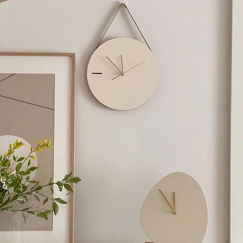 Horloge Murale Suspendue – Design Épuré et Moderne