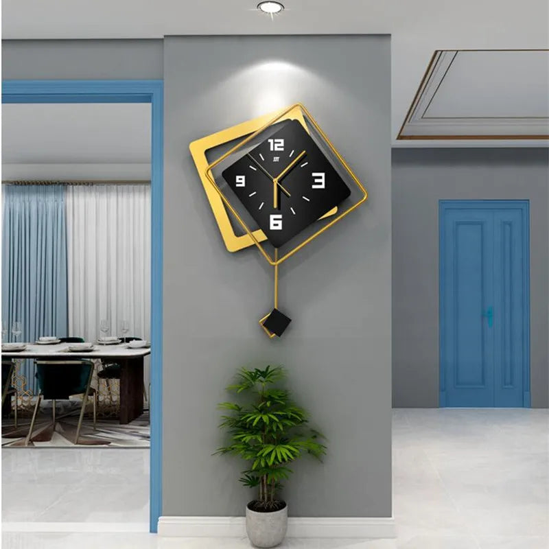 Horloge murale nordique bois et métal dorés