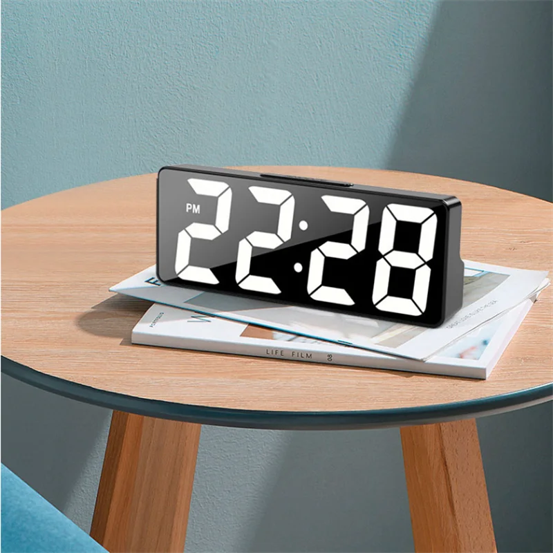 Horloge digital ultra-moderne