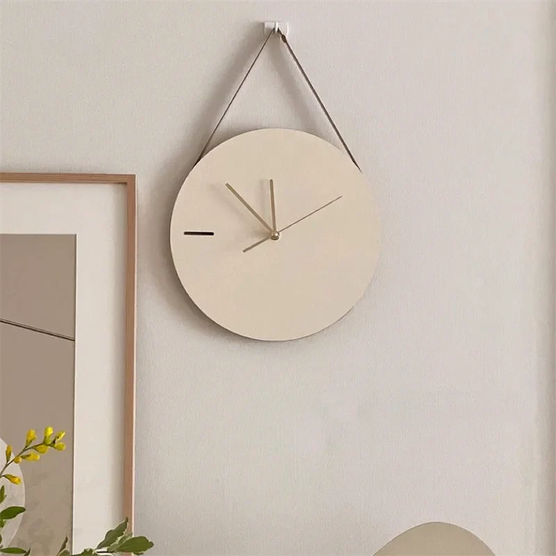 Horloge Murale Suspendue – Design Épuré et Moderne