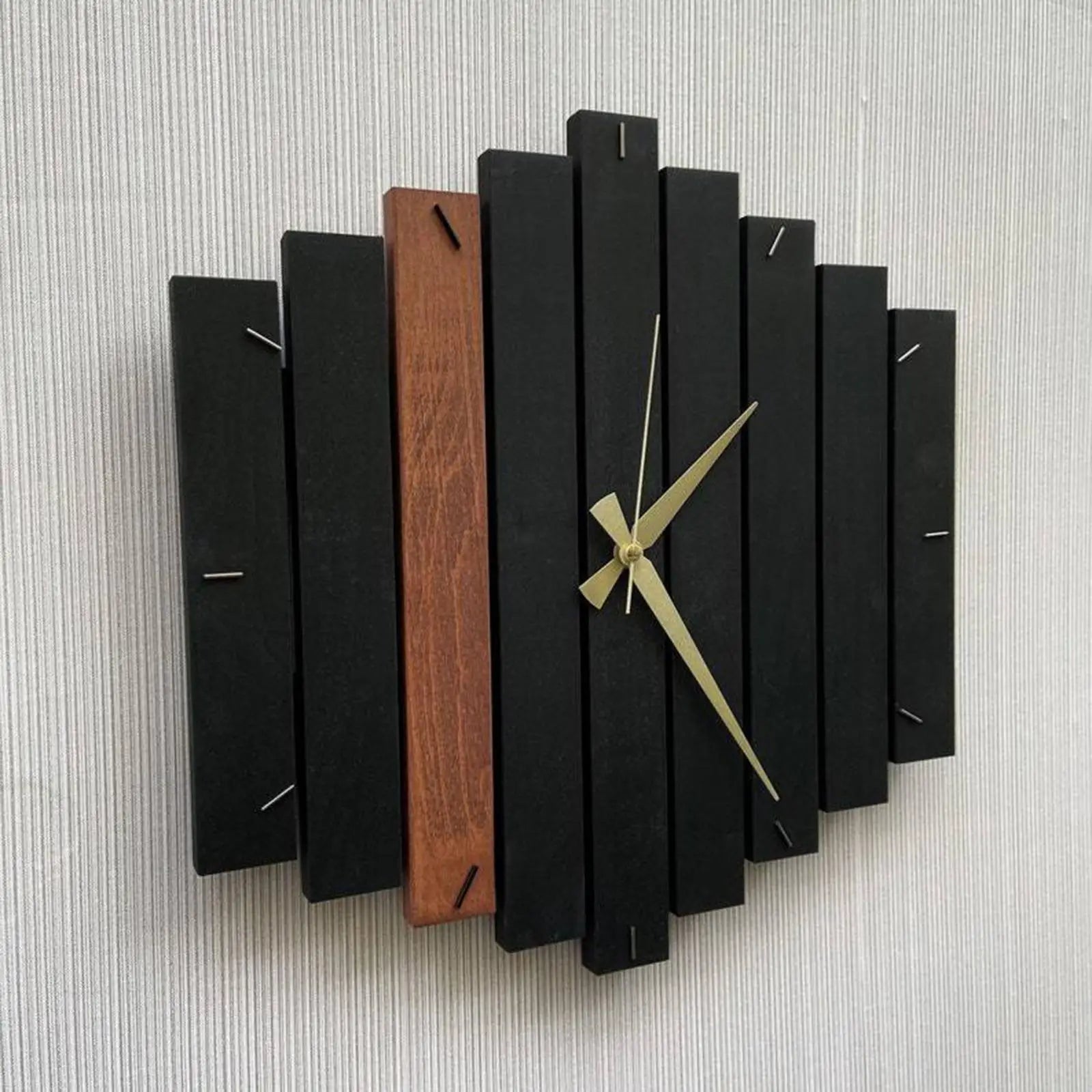 Horloge Murale Rustique – Bois Brut et Design Authentique